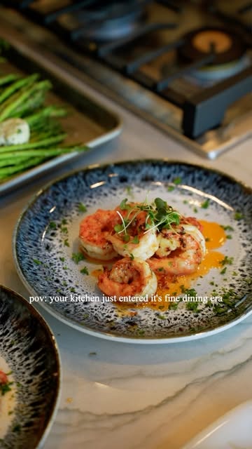 Shrimp and grits with asparagus